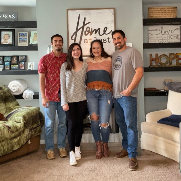 Aloha y’all! 👋🏼 ♥️ bry rhymes with 🍟 - Picture 8 of 14